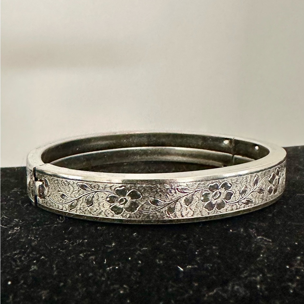 Vintage floral silver bangle bracelet